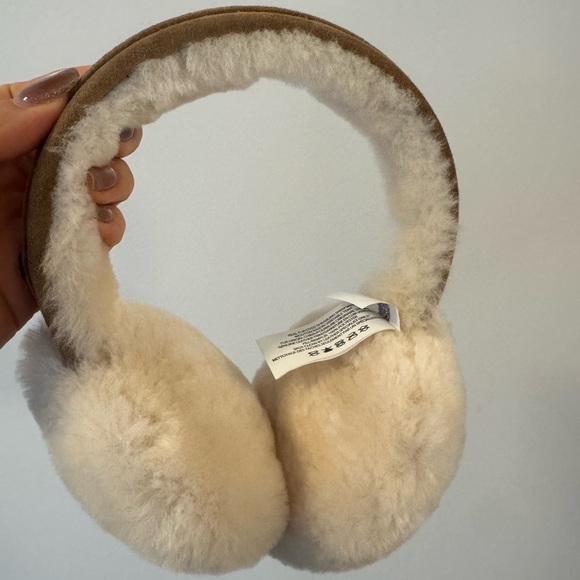 NEW UGG Leather Shearling Ear Muffs Chestnut - Picture 4 of 4